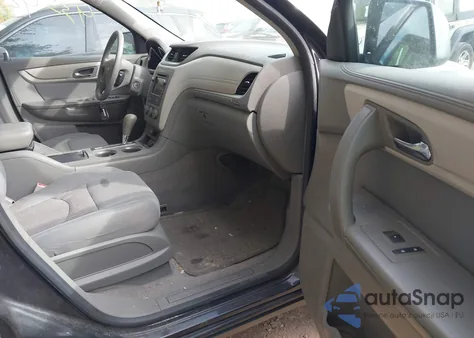 2017 Chevrolet Traverse Ls z USA, uszkodzony, nr VIN 1GNKRFKD5HJ326374